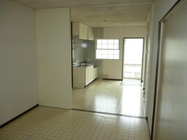 物件内観写真2　(リビング)