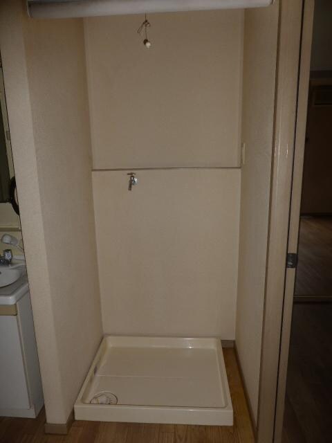 物件内観写真9　(洗濯機置場)