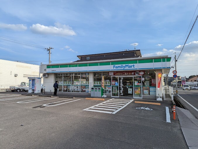 物件内観写真2　(ファミリーマート 福山春日町店 648m)