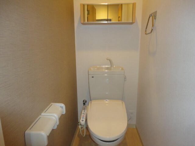 物件内観写真17　(シャワー付トイレ)