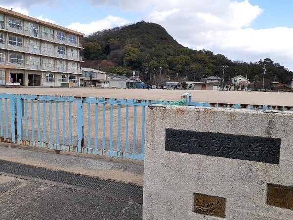 周辺環境(高島小学校まで210m)