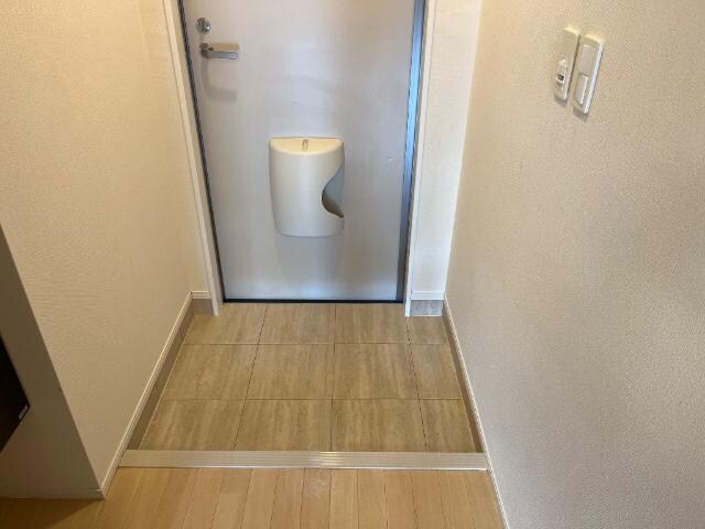 物件内観写真18　(玄関)
