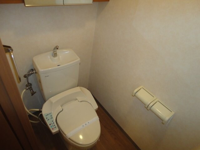 物件内観写真11　(シャワー付トイレ)