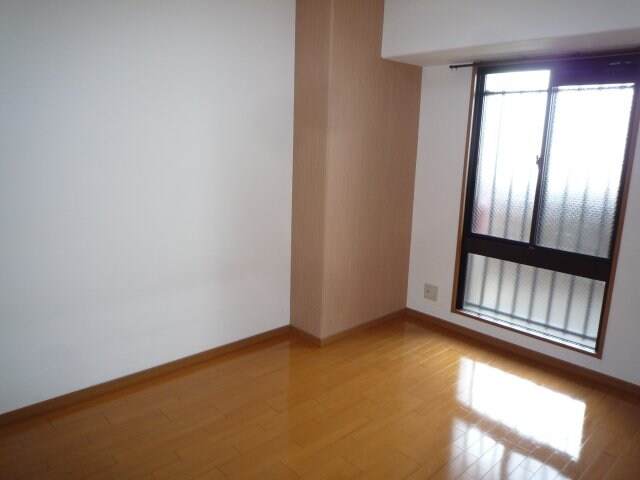 物件内観写真14　(使い勝手のいい洋室です)