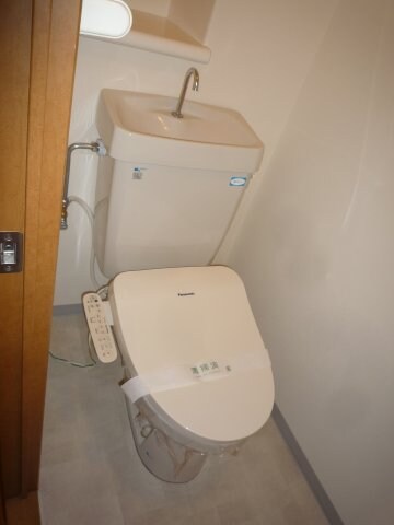 物件内観写真19　(コンパクトで使いやすいトイレです)