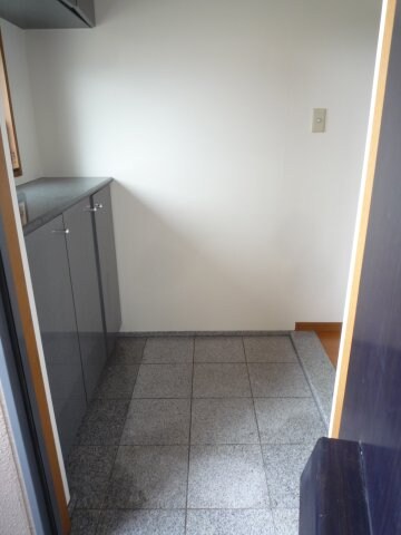 物件内観写真23　(落ち着いた玄関です)