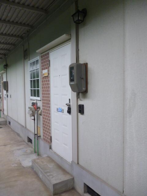 物件内観写真4　(玄関ドア)