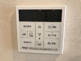 物件内観写真28　(給湯器リモコン)