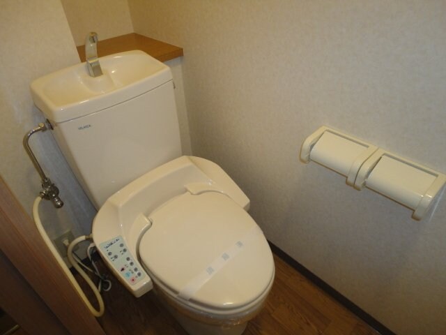 物件内観写真10　(シャワー付トイレ)