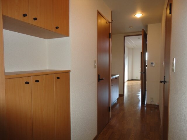 物件内観写真18　(玄関（下駄箱）)