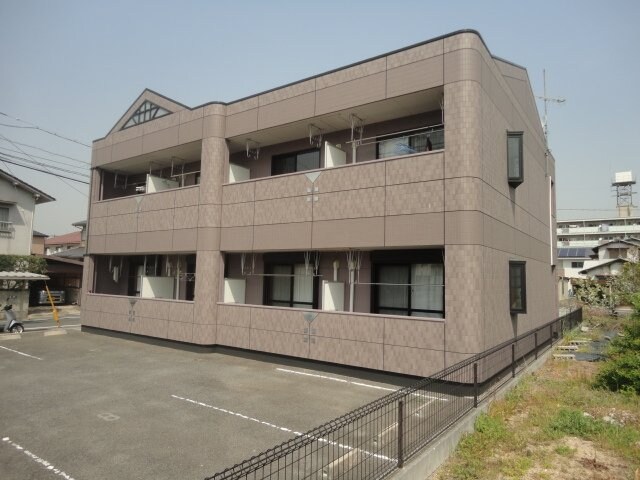 物件外観写真2　(外観写真（昼）)