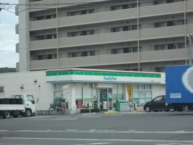 物件外観写真3　(ファミリーマート卸町店まで850m)