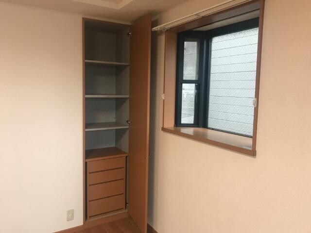 収納(LDKクローゼット・出窓)