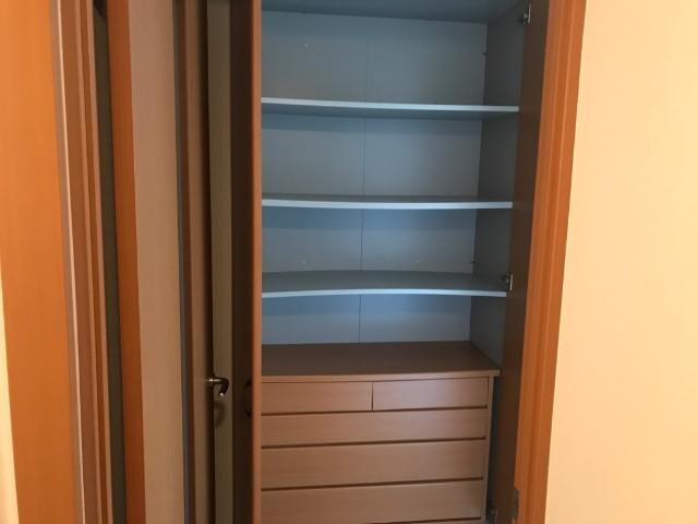 物件内観写真12　(LDK収納)