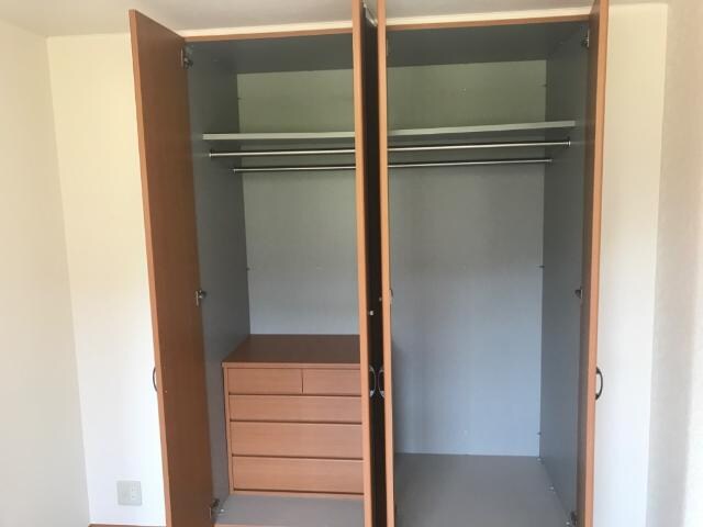 物件内観写真17　(洋室収納)
