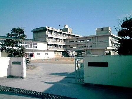 物件外観写真3　(曙小学校まで300m)