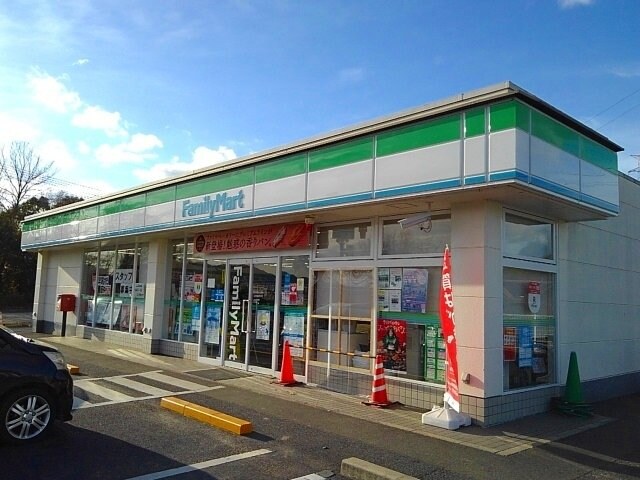 物件外観写真3　(ファミリーマート笠岡里庄口店まで355m)