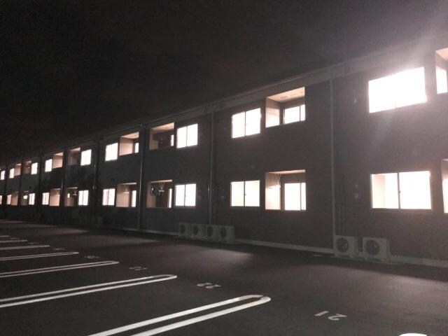 物件外観写真2　(外観写真（夜）)