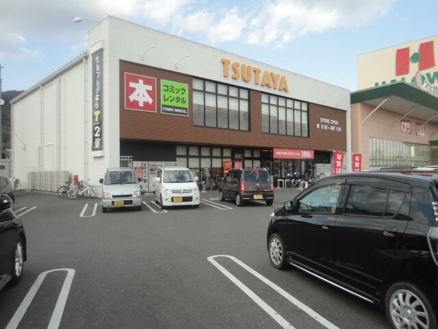 物件外観写真6　(TSUTAYA笠岡富岡店まで554ｍ)