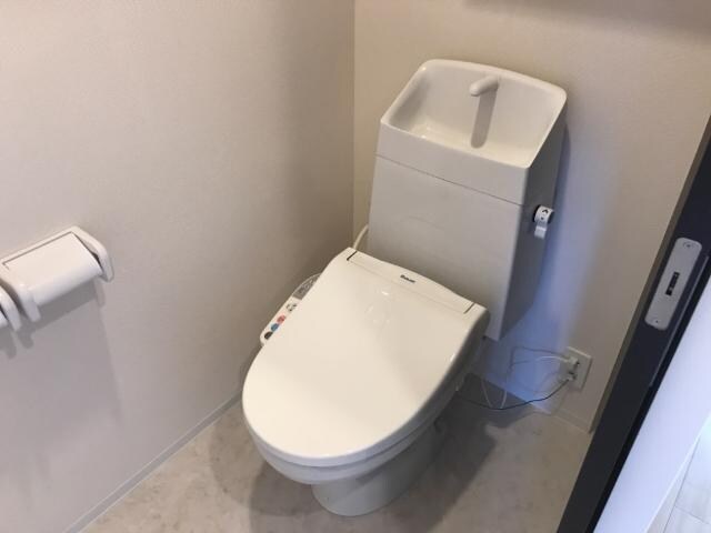 物件内観写真15　(シャワー付トイレ)