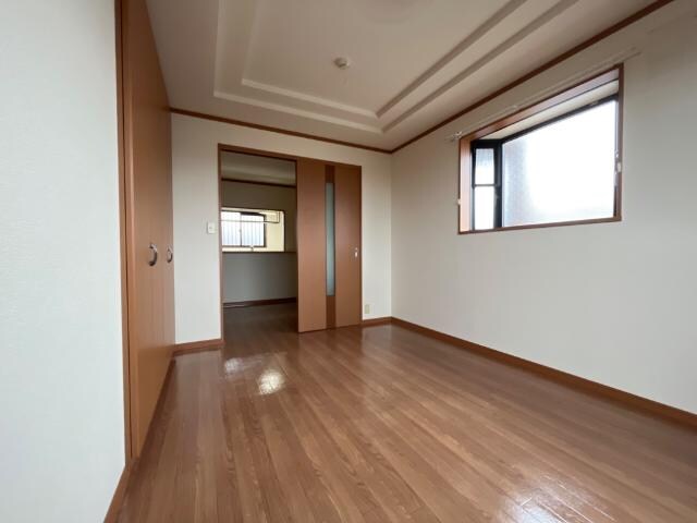 物件内観写真11　(洋室)