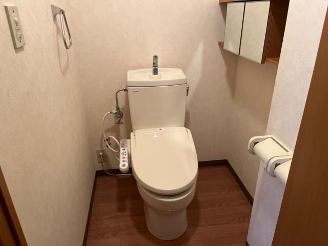 物件内観写真16　(シャワー付トイレ)