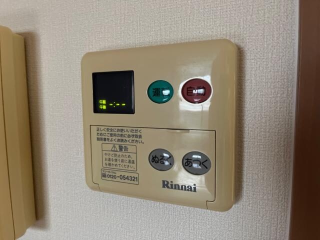 物件内観写真28　(給湯器リモコン)