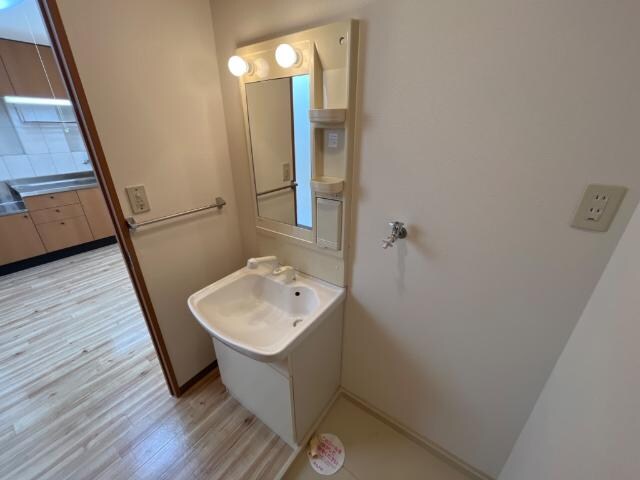物件内観写真10　(洗髪洗面化粧台)