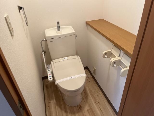 物件内観写真12　(シャワー付トイレ)