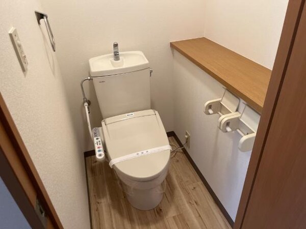 トイレ(シャワー付トイレ)