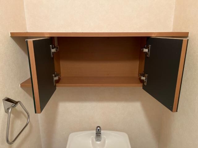 物件内観写真22　(トイレ収納)