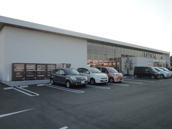 周辺環境(ツタヤ新涯店（CD・DVDレンタル）まで1,500ｍ)