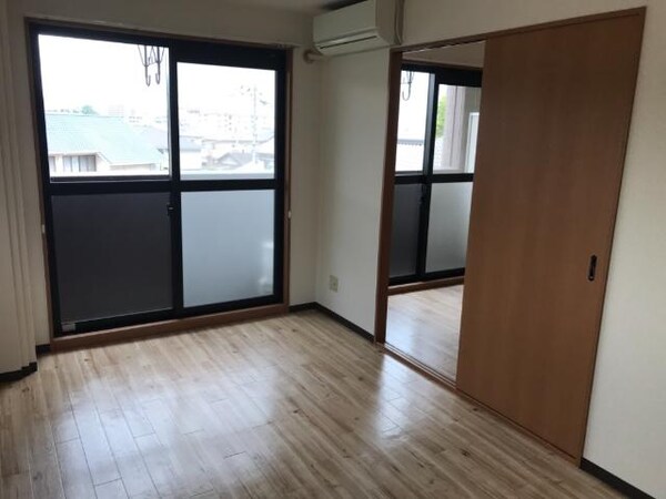 居室(ＬＤＫ（10.1帖）)