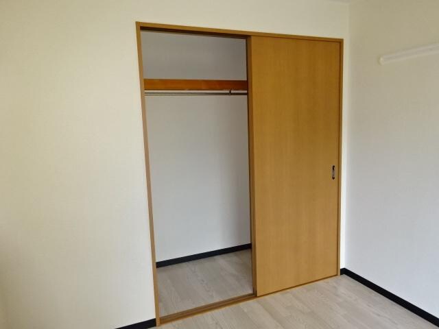 物件内観写真11　(クローゼット(南側洋室))