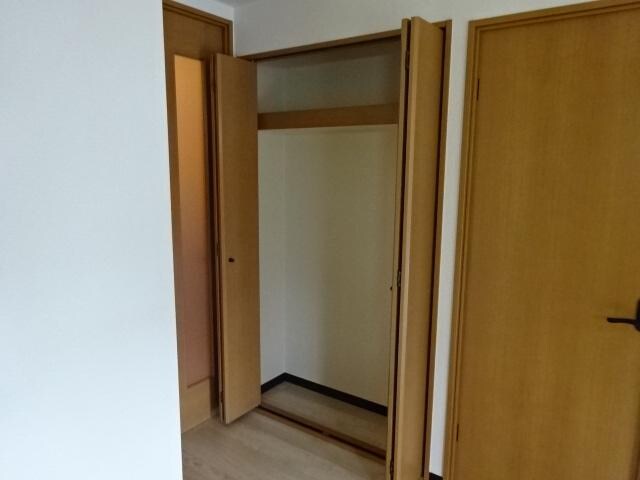 物件内観写真28　(リビング収納)