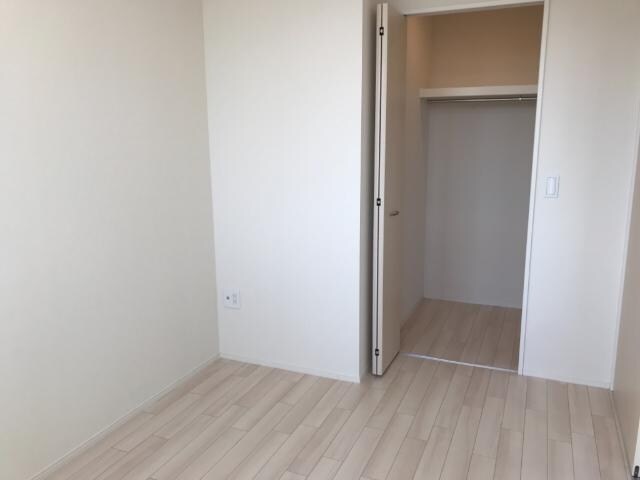 物件内観写真4　(洋室)