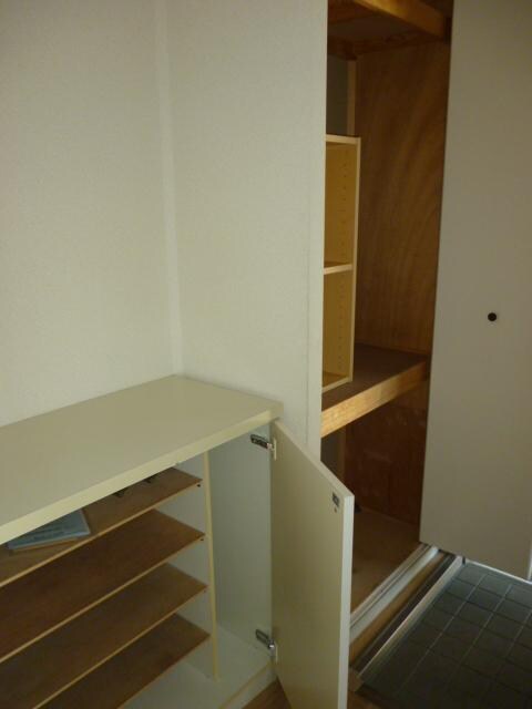 物件内観写真15　(収納)