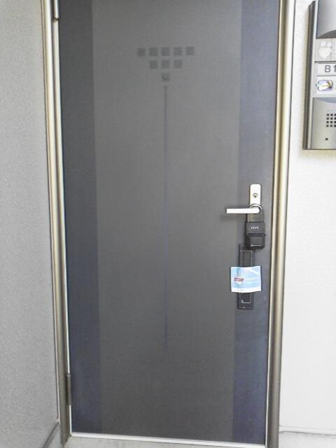 物件内観写真9　(玄関ドア)