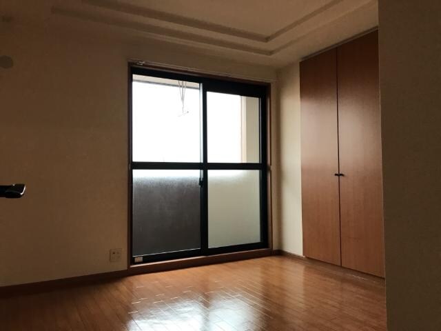 物件内観写真4　(洋室)