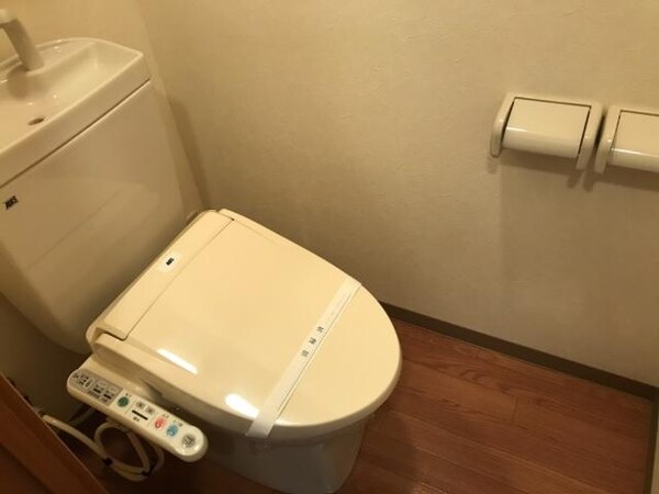 トイレ(シャワー付トイレ)