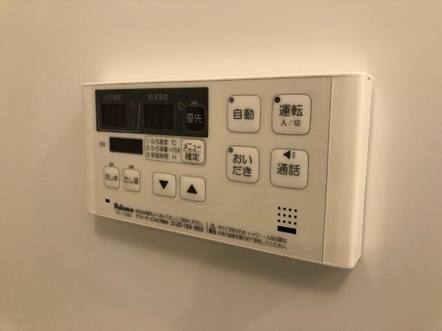物件内観写真27　(給湯器リモコン)