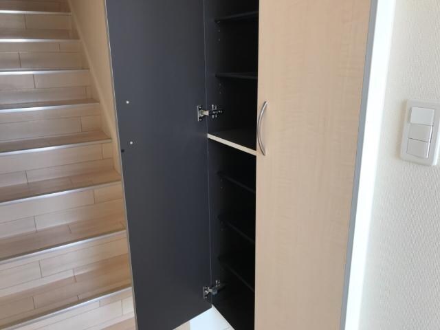 物件内観写真3　(下駄箱)