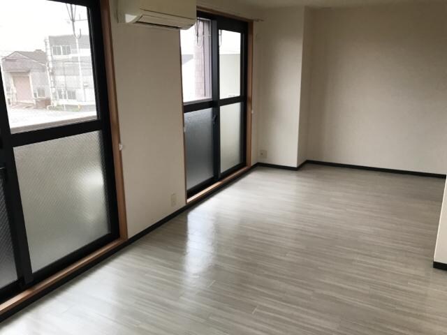 物件内観写真3　(リビング)