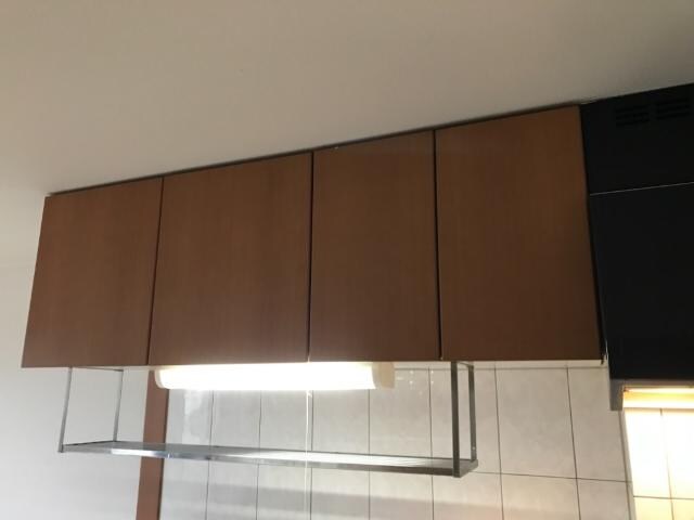 物件内観写真17　(キッチン上吊り戸棚)