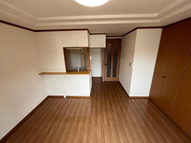 物件内観写真2　(リビング)