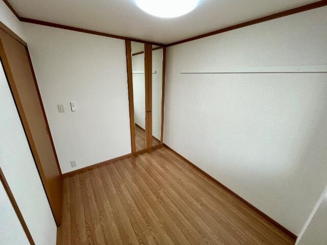 物件内観写真4　(洋室)