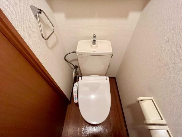 物件内観写真8　(シャワー付トイレ)