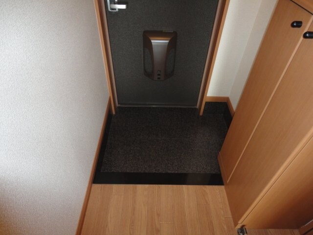 物件内観写真11　(玄関)