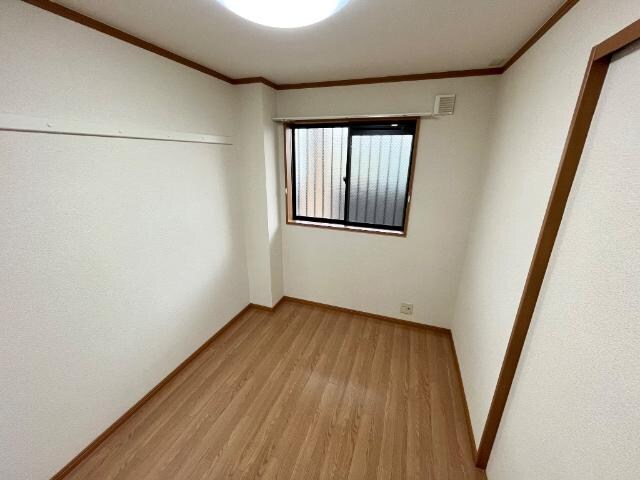 物件内観写真14　(洋室)