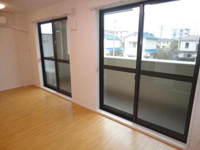 物件内観写真3　(リビング)